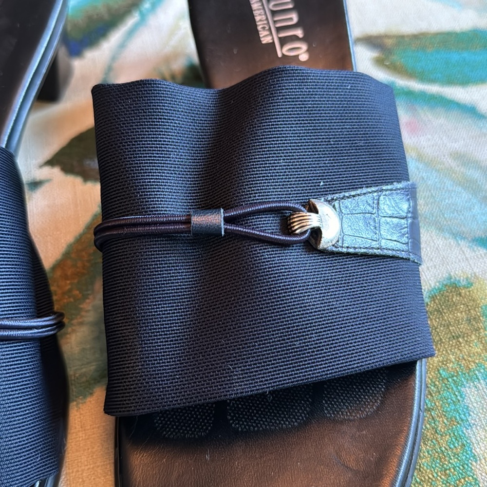 Munro American black and navy blue slip on sandal - Picture 3 of 11